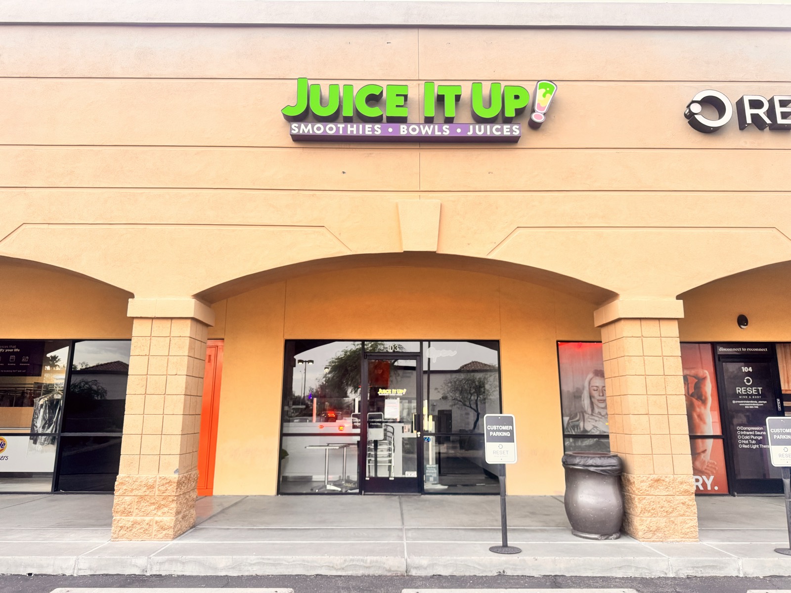 Juice It Up storefront in Tempe, Arizona